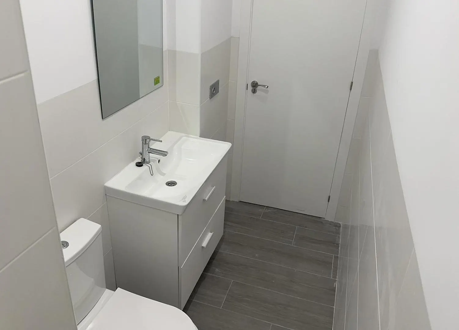 בית הארחה ברצלונה Bright Rooms Near Plaza Espana ספרד
